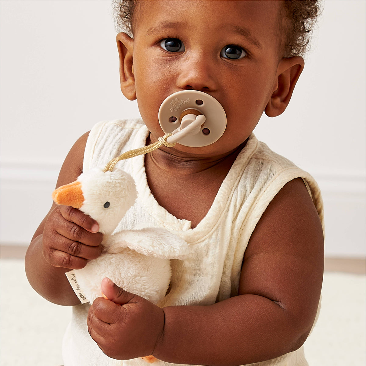 Goose Bitzy Pal Natural Rubber Pacifier & Plush