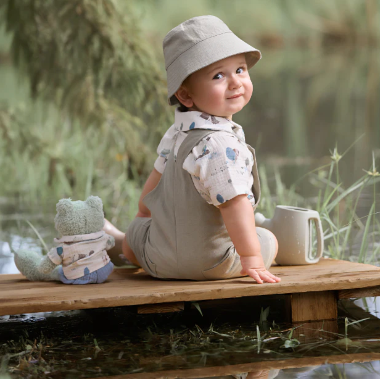 Elegant Baby Olive Green Linen Bucket Hat - Little Birdies