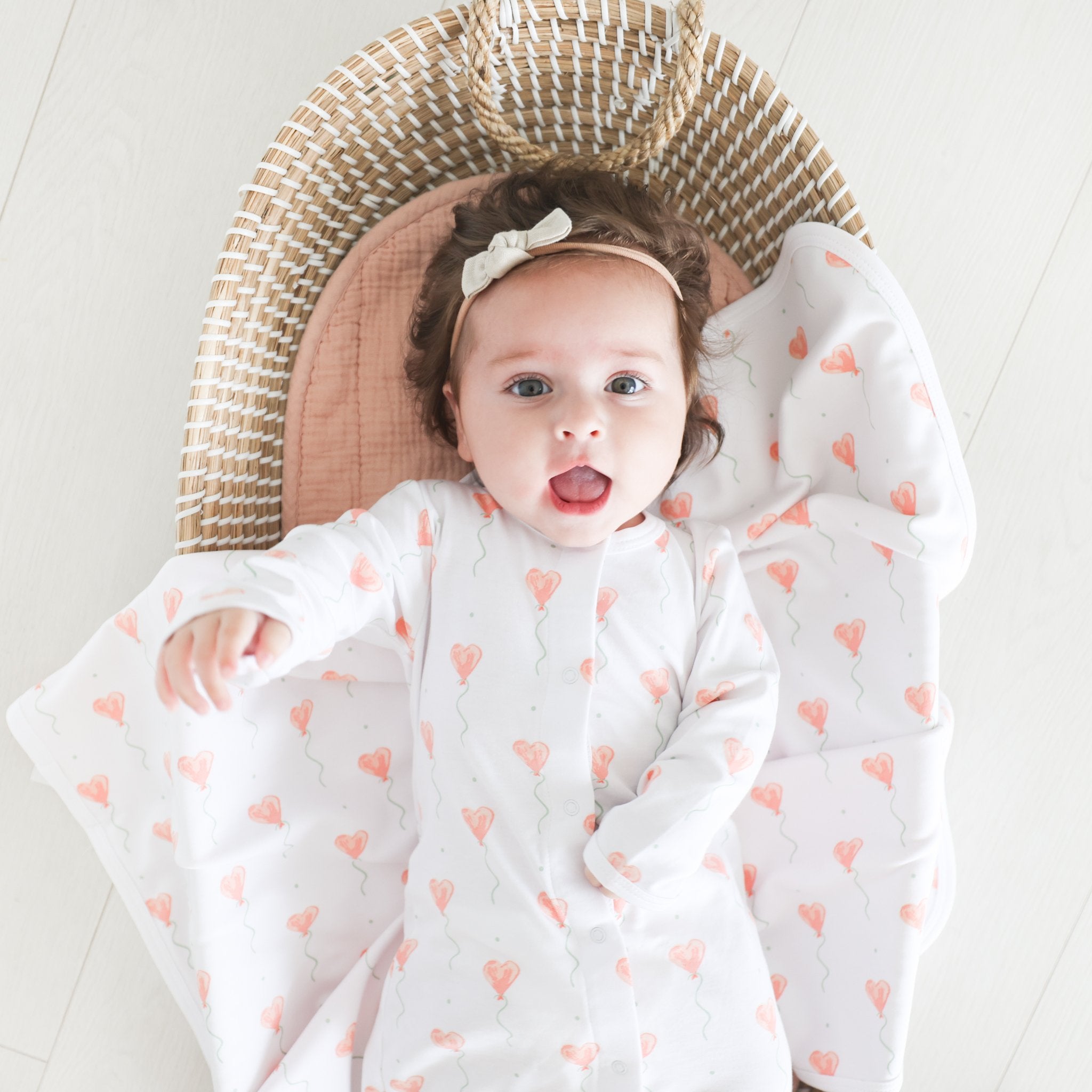 Pineapple Sunshine White Heart Balloon Blanket