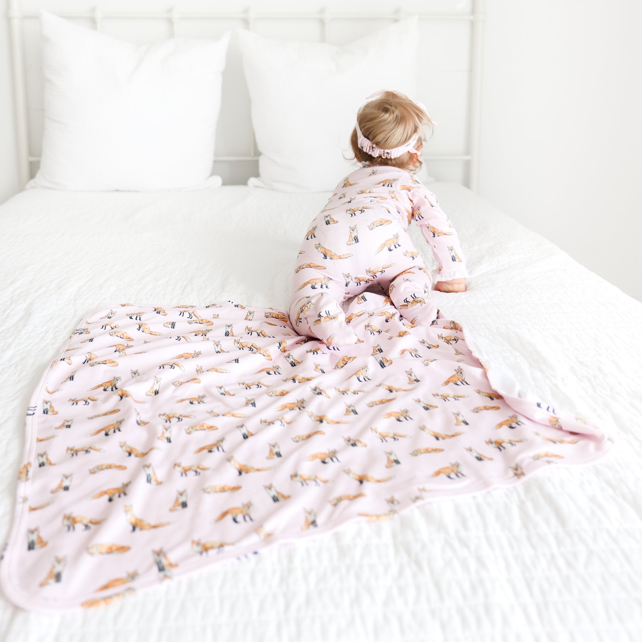 Pineapple Sunshine Pink Fox Blanket