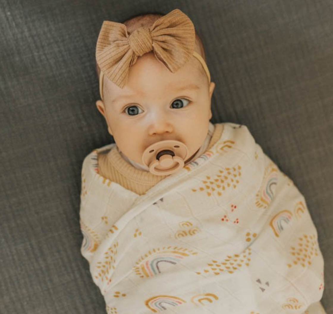 Deluxe Swaddle - Rainbows & Raindrops
