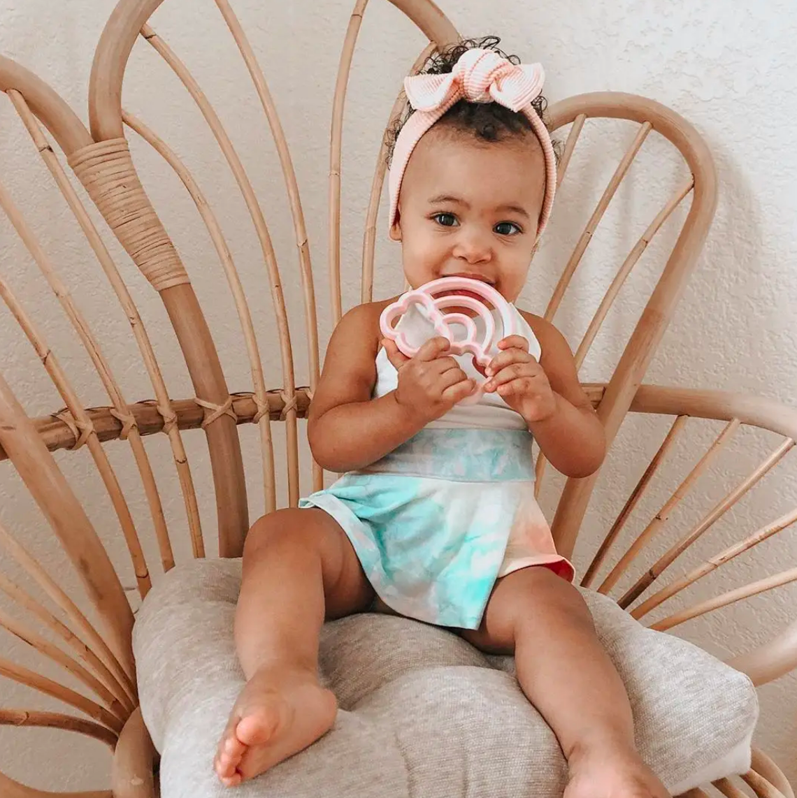 Itzy Ritzy Rainbow Teether