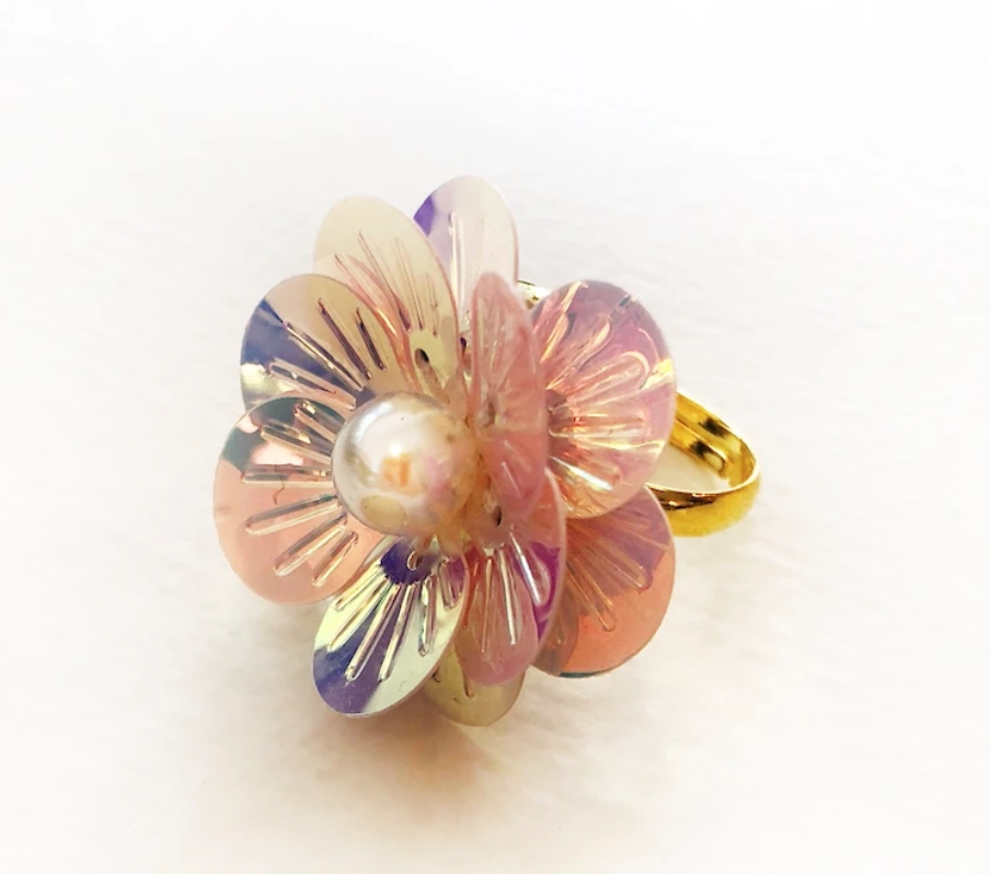 Gunner and Lux Flower Power RIng in Pink Pearl